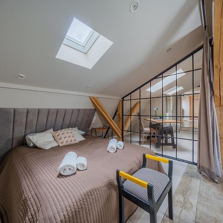 Golden Rooftop Apartment-Oldtown วรอตซวาฟ ภายนอก รูปภาพ
